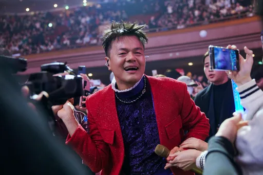 當上部長級官員六個月後　JYP宣布辭去董事位子