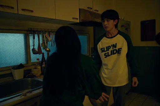 男星爆遭校園霸凌　書包倒出活蟑螂被問：夠不夠？