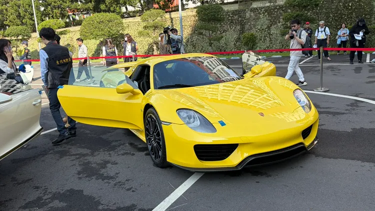 約8千萬元的機能美學典範的保時捷PORSCHE 918 Spyder。莊宗達攝