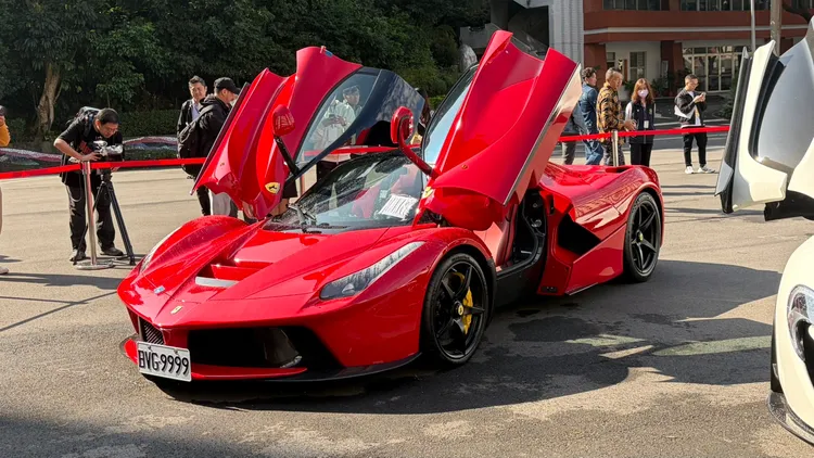 約1.6億元的（馬王）法拉利馬王FERRARI LaFerrari。莊宗達攝