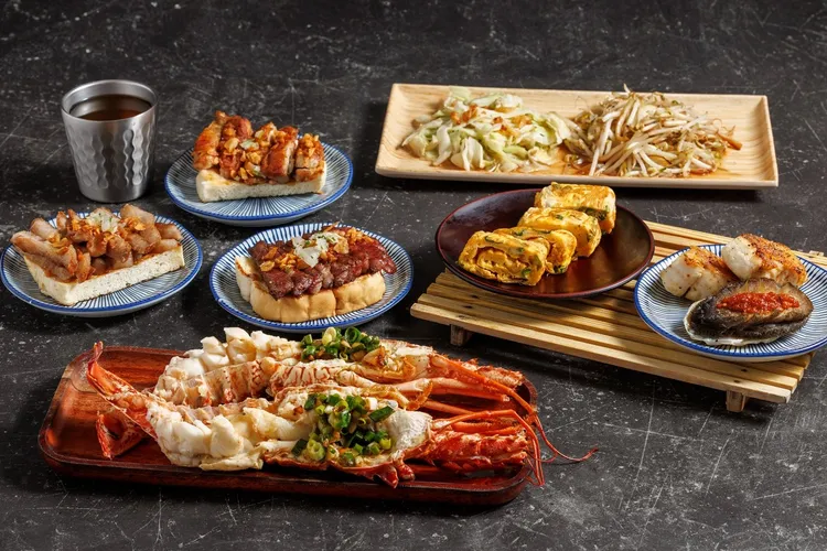 Global Mall板橋車站2樓戶外餐廳區，推薦季樂A5和牛龍蝦雙人盛宴套餐。