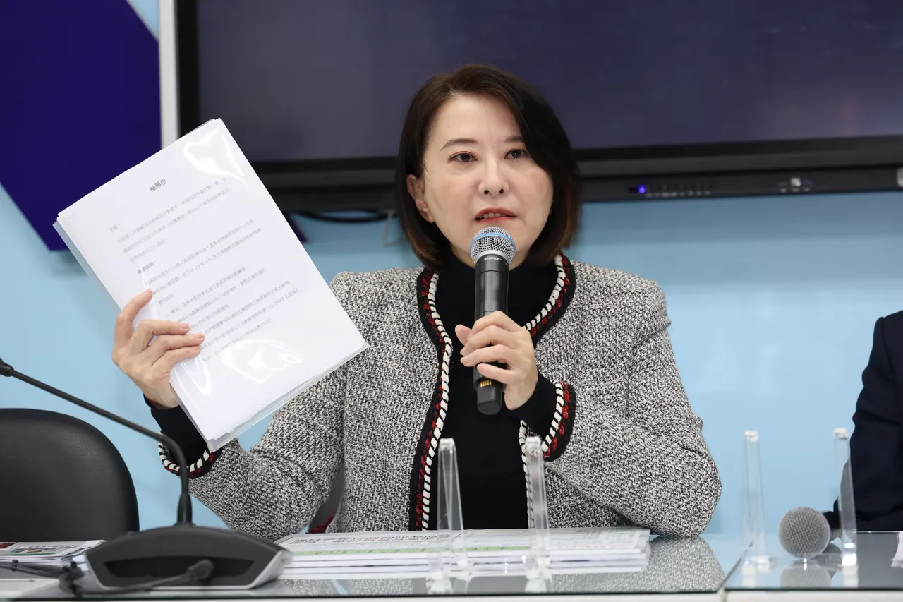 顧立雄批國民黨版特別條例封殺5大軍購　王鴻薇回擊：自打嘴巴