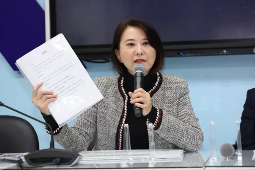 顧立雄批國民黨版特別條例封殺5大軍購　王鴻薇回擊：自打嘴巴