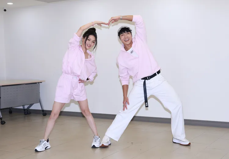 蜜雪（左）透露新作將與江耀崙合作。莊宗達攝