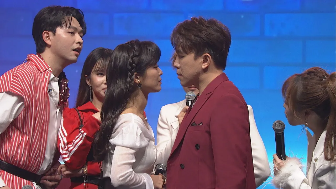 《綜藝一級棒》翁鈺鈞(左)許志豪眼神對視。中視提供