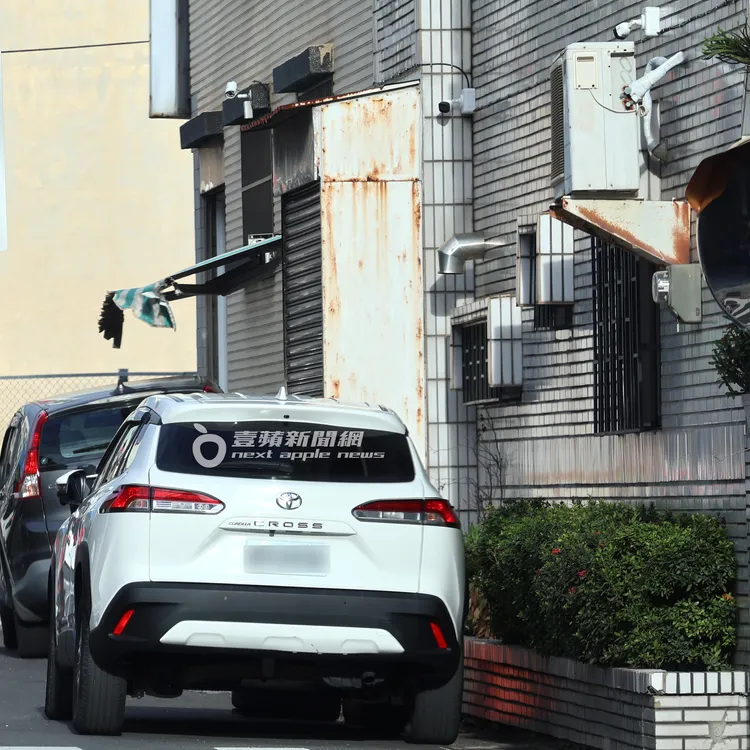 劉怡萱台南老家停著常如山贈送的Toyota，戶外共裝了4台監視器。特勤中心攝