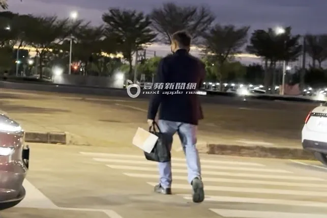 立委王定宇228連假最後一天晚上才回到台南。特勤中心攝