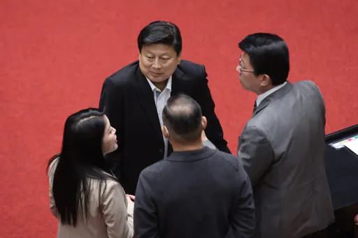 蕭敬嚴遭徐巧芯、葉元之點名「唯一不挺」　傅崐萁喊話：家和萬事興