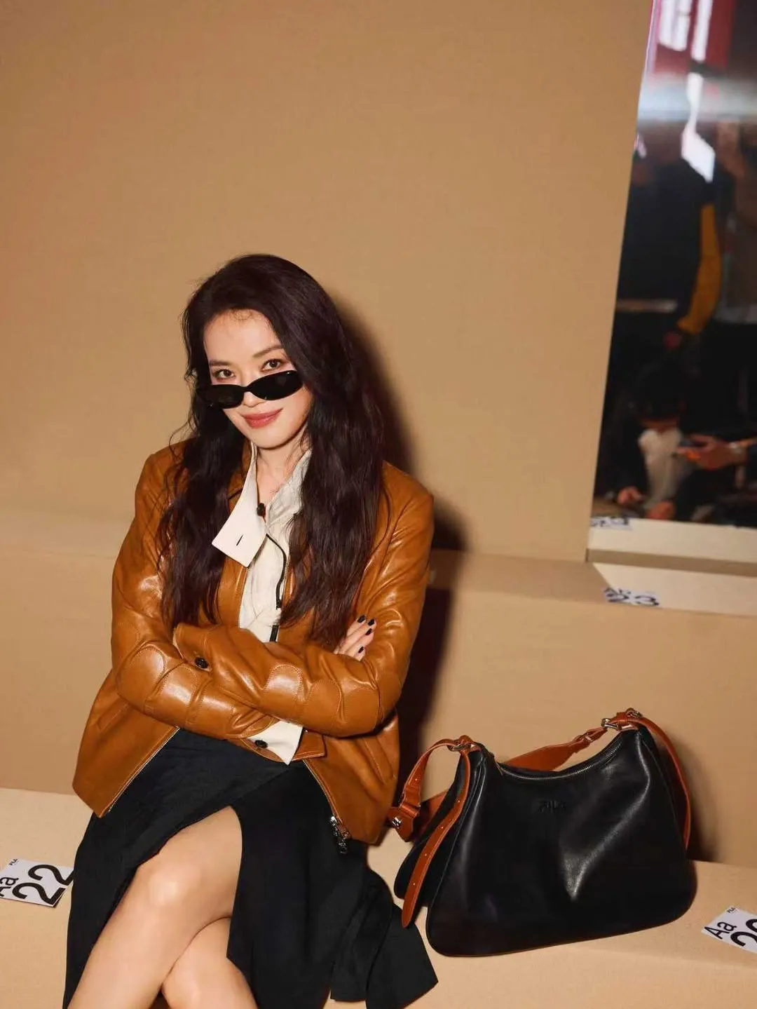 舒淇不時俏皮輕拉墨鏡對著鏡頭放電。翻攝舒淇IG