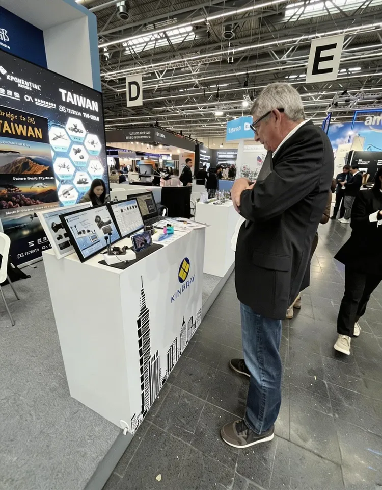 晶瑞光(6787)以MIT技術進軍德國參加歐洲年度指標級無人載具展(XPONENTIAL Europe 2026)，主打無人機影像傳輸與AI辨識方案，藉德國軍事指標地位搶攻歐盟國防無人機商機。公司提供