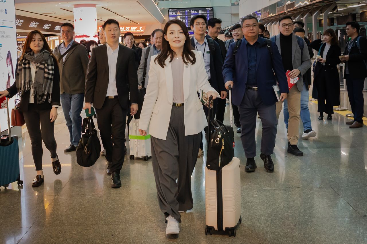 拎著台積電行李箱訪日!高虹安率「新竹科技力」赴日本筑波考察