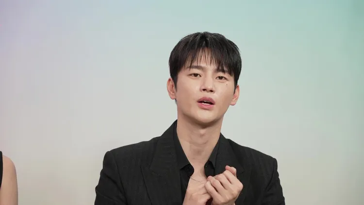 徐仁國提到好友李洙赫客串虛擬男友，覺得很有趣。Netflix提供