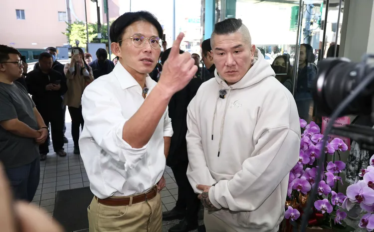 館長開箱黃國昌新北競總記者會，館長陳之漢、民眾黨新北市長參選人黃國昌。莊宗達攝