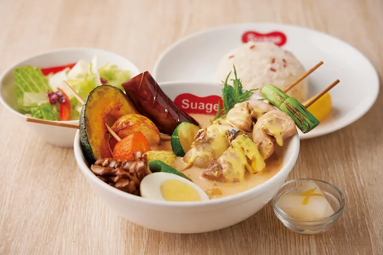 Suage北海道湯咖哩烏魚腱起司牛奶湯咖哩390元，將冬季限定的烏魚胗，炙烤過後與牛奶湯咖哩一起烹煮，是此季必嚐的美味。Suage湯咖哩提供