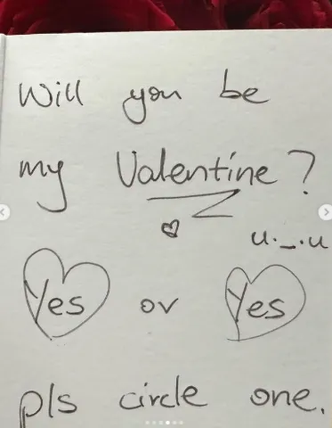 廖思惟曾曬男友手寫示愛卡片。翻攝廖思惟IG