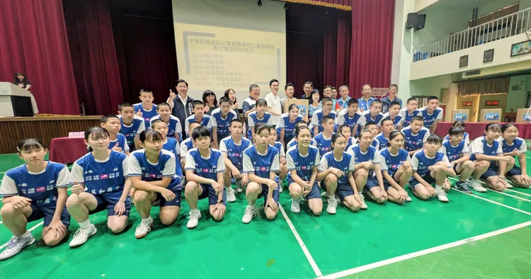 萬和國中羽球隊獲贈1800顆羽球，備戰即將到來的全中運更有信心。民眾提供
