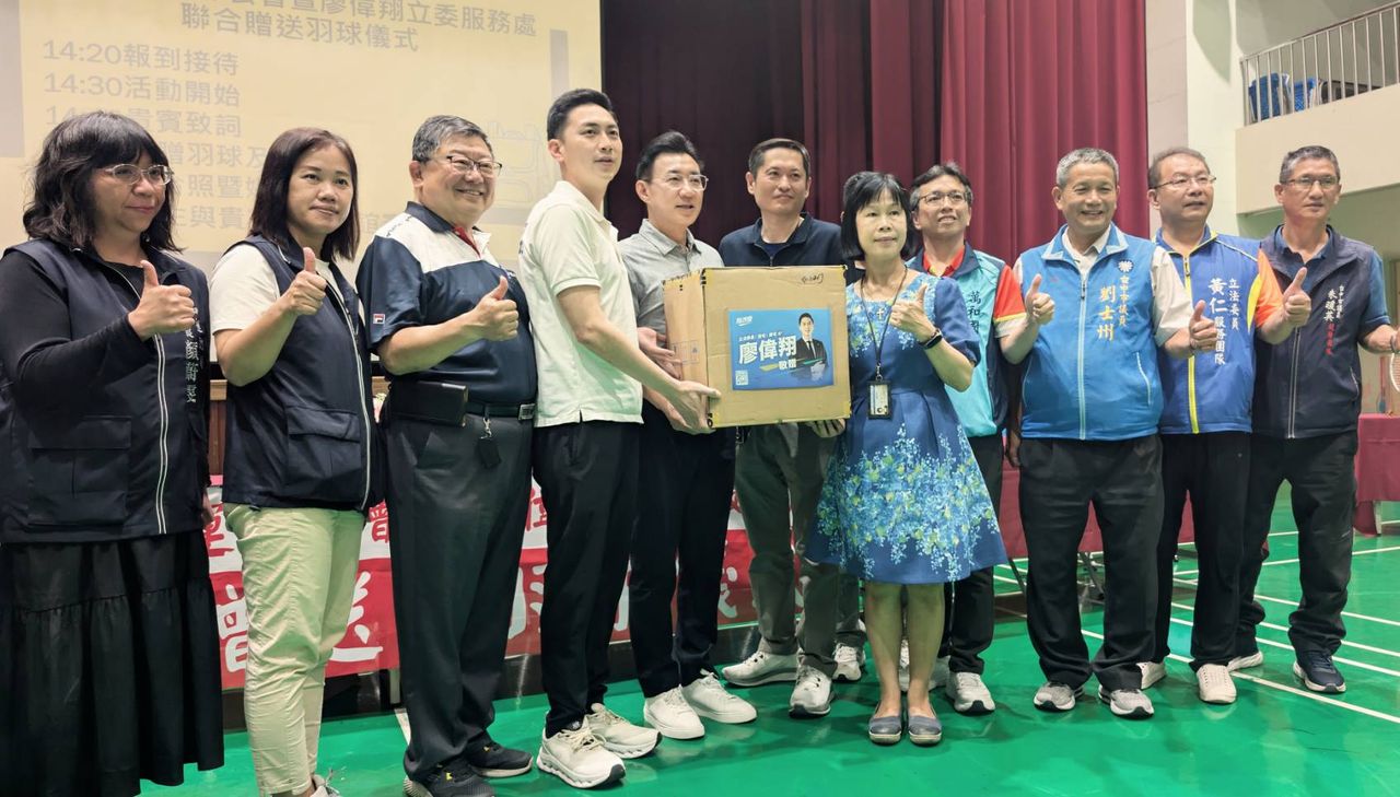 台中羽球冠軍名校鬧「球荒」 廖偉翔偕運彩公會贈球備戰全中運