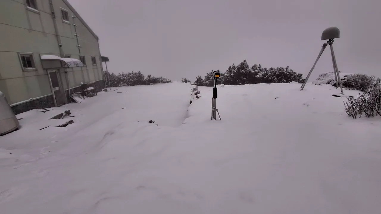 因步道濕滑，玉管處呼籲，遊客非必要勿上到主峰。氣象署提供