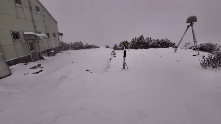 因步道濕滑，玉管處呼籲，遊客非必要勿上到主峰。氣象署提供