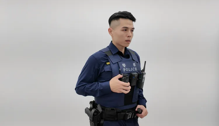 新式警用防彈背心。翻攝畫面