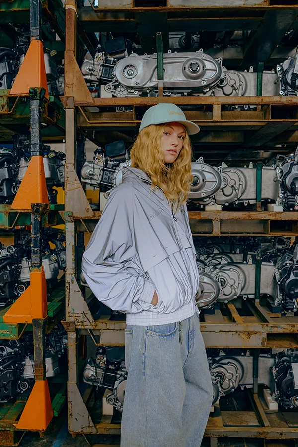 入主指定年式全車系，即有機會獲得限額早鳥訂車禮「Vespa 原廠 DEC 精品」。業者提供