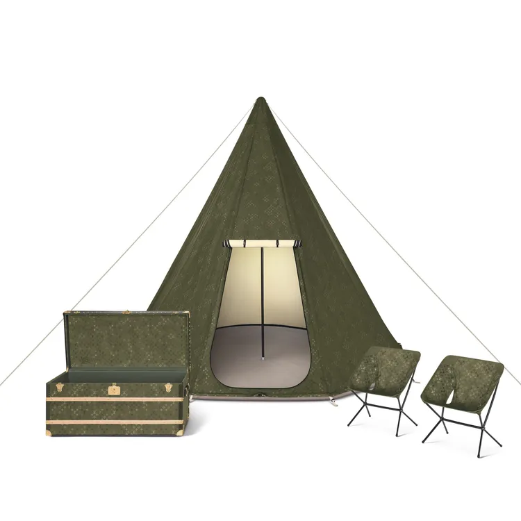 Courrier Lozine 110 Glamping迷彩圖案奢華露營裝備硬箱，372萬元。品牌提供