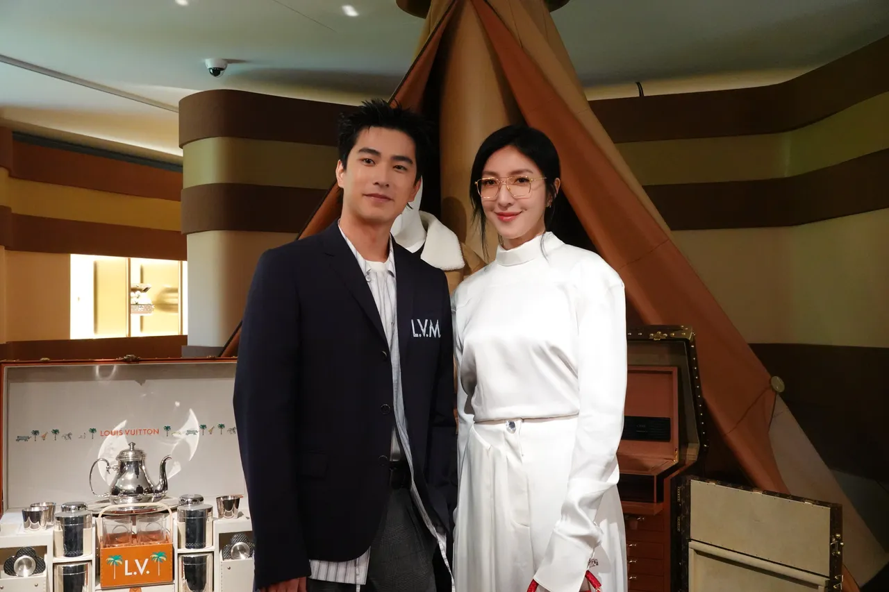 曾敬驊（左）與楊謹華今日出席LV 「Savoir Rêver典藏工藝展」。張家玲攝