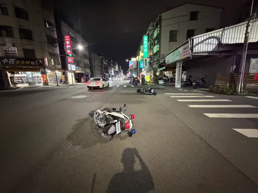 高雄警員與騎士擦撞2輕傷　肇事責任分析中