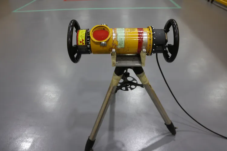 直升機照X光所使用的照射設備。李俊毅攝