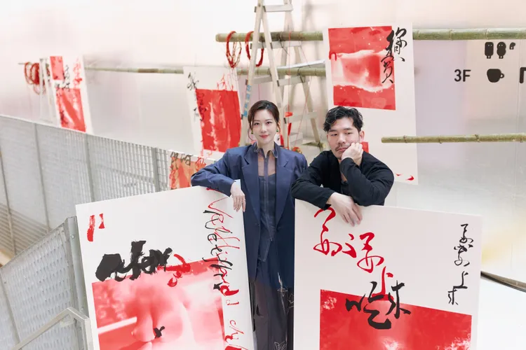 張景嵐（左）和葉忠宜共同創作。menomeno提供