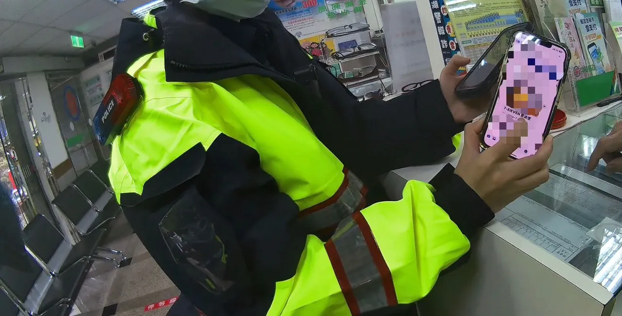 員警發現婦人是為了「購買芭樂」而提款。翻攝畫面