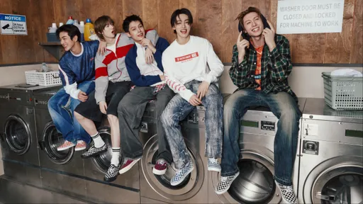 CORTIS、Vans合作曝光了！男孩們踩滑板鞋闖入復古洗衣店耍帥