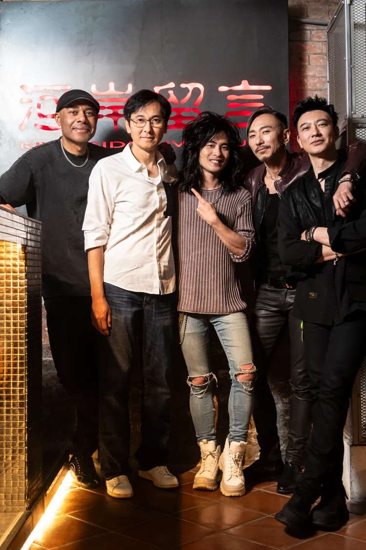 信樂團與前吉他手Chris(左二)驚喜合體。信世紀音樂提供