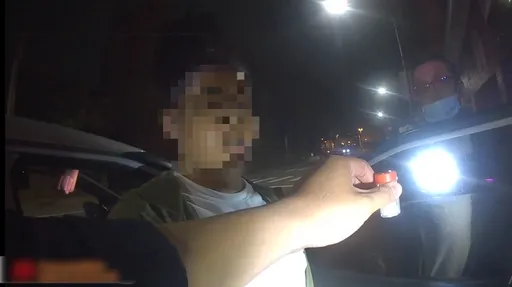 車速忽快忽慢！波麗士大人驚覺有異　攔查就發現這些拍咪阿