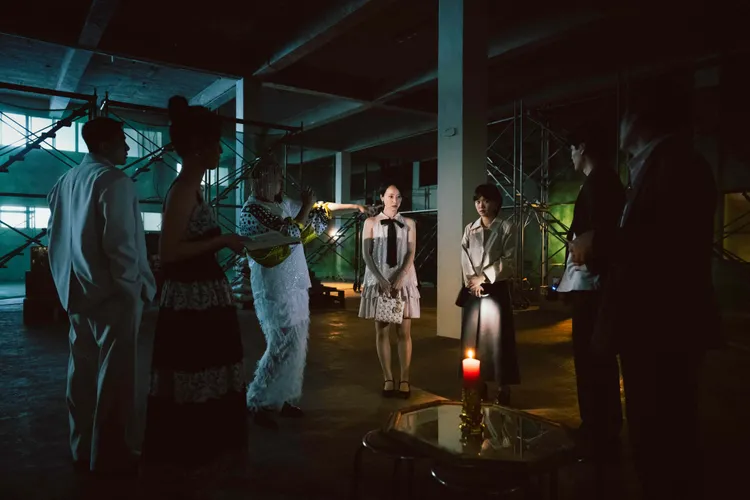 《死亡之握：鬼牽手》預告公開。網銀國際影視提供