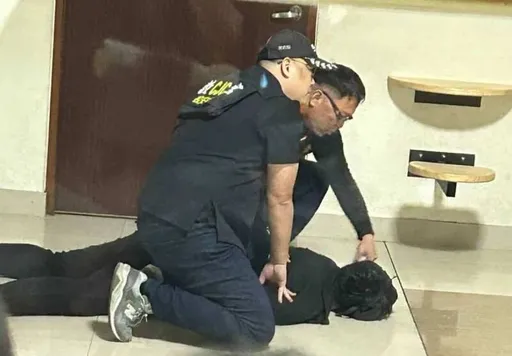 17歲退學生持刀闖校園！師生緊急躲避 校安人員立即制伏送警