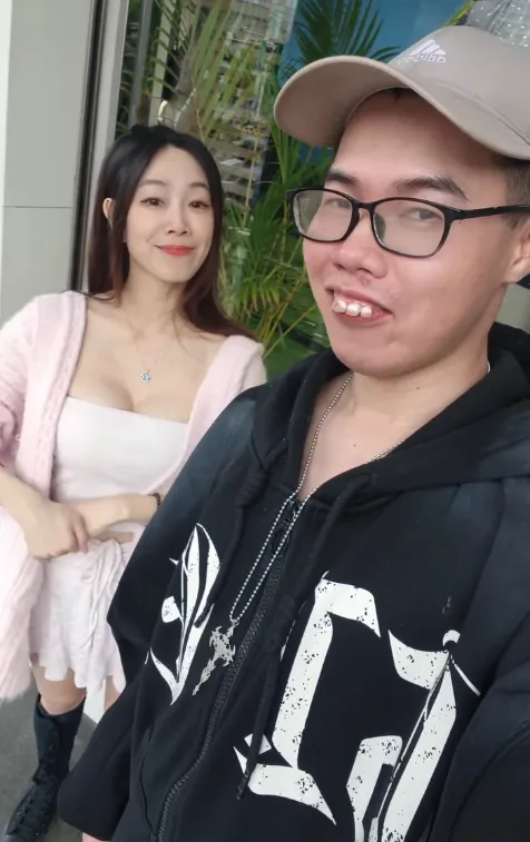 鄧佳華說和簡簡交往8個月。翻攝鄧佳華IG