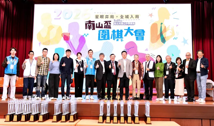 南山中學校長蔡銘城表示，數位時代下，與AI協作並培養批判思考能力，是學生不可或缺的核心素養。校方提供