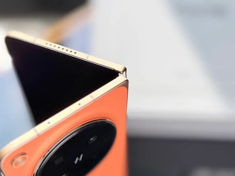 橙色版本就是金+橙的組合。趙筱文攝