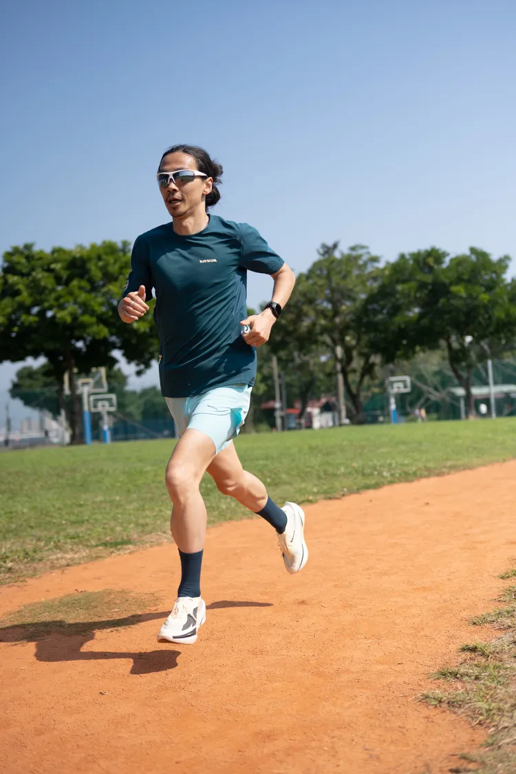 馬拉松國手張嘉哲著用KIPSTORM ELITE參賽國道馬拉松。品牌提供