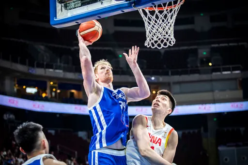 又要贏中國？劉錚神奇3分球　台灣男籃上半場1分領先