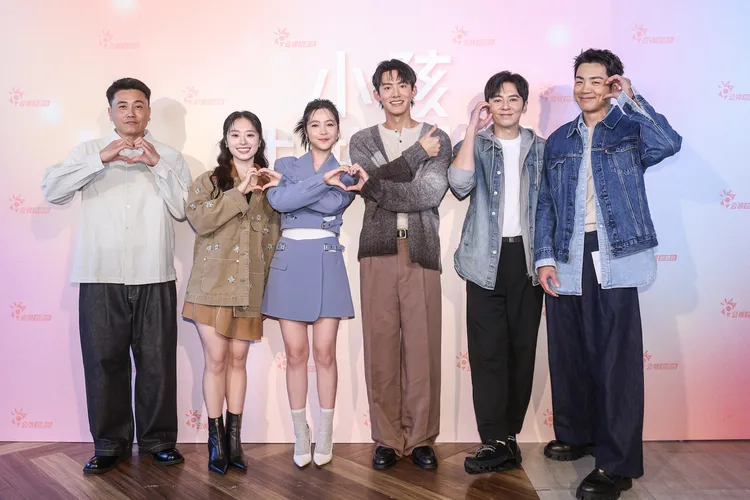 （左起）率許莉廷、玨君和余杰恩、李國毅、禾浩辰出席卡司發布記者會。公視台語台提供