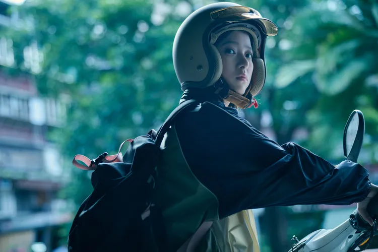 項婕如自認膽小，拍《祭弒》每天下戲不忘燒聖木淨化。威視電影提供