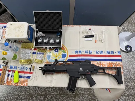 屏東警攻堅毒品分裝場！逮3嫌搜出長槍、5枚土製爆裂物