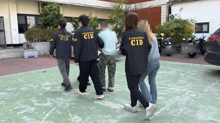 嫌犯遭警方移送法辦。翻攝畫面