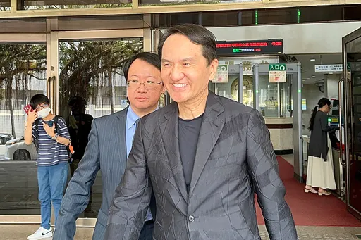 常如山被告二度出庭　微笑面對媒體