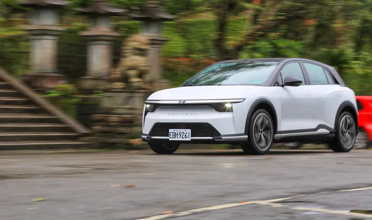 駕著Bria Pioneer電門一踩即可獲得明確的推力回饋，即使未全力加速，仍能感受到明顯貼背感。林浩昇攝