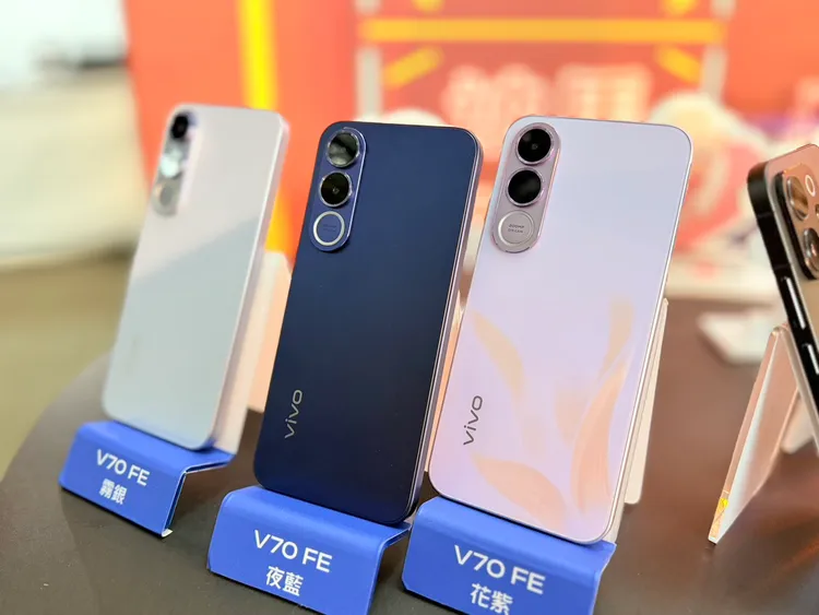 V70 FE配色方面則推出「夜藍」、「霧銀」與「花紫」三款顏色。趙筱文攝