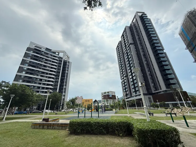 中都重劃區目前房價主力坐穩4字頭，但高雄大學則落在3字頭末為大宗。葉家銘攝