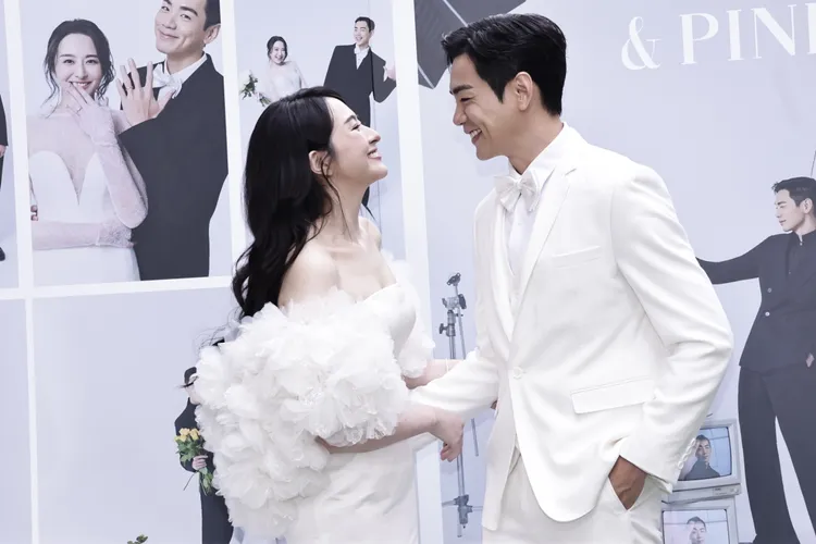 吳品潔、禾浩辰甜蜜對視。攝影中心攝